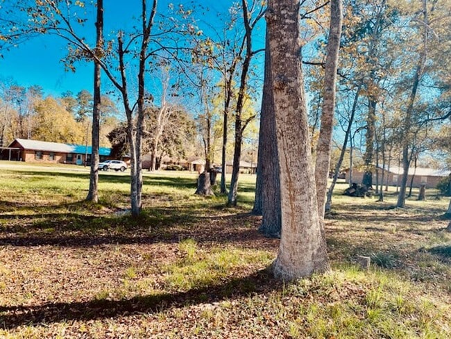 Building Photo - BEAUTIFUL COUNTRY 2 BEDROOM LEASE HOME IN ...