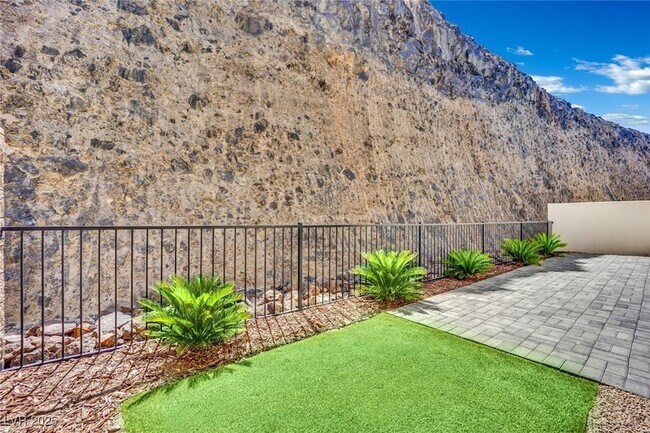 Building Photo - 378 Tranquil Peak Ct