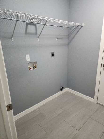 Building Photo - 202 Oak Ln Cir