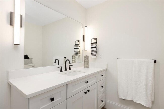 Building Photo - 50 S County Trl