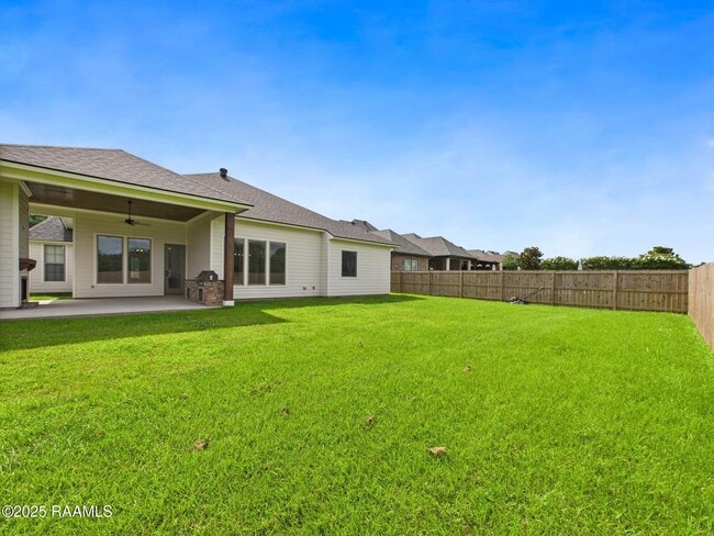 Building Photo - 104 Carriage Lakes Dr