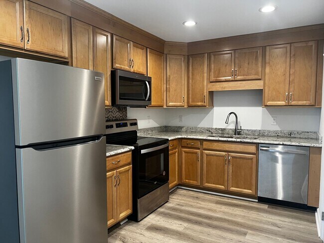 Building Photo - 723 Burks Hill Rd