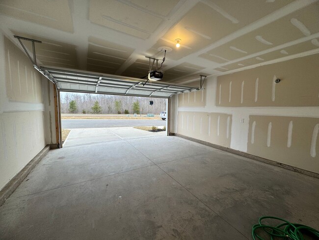 Building Photo - Brand New 4BR 2.5BA Townhome