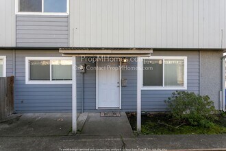 Building Photo - Charming Four-Plex In Foster-Powell!