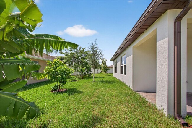 Building Photo - 301 Silver Sands Ln