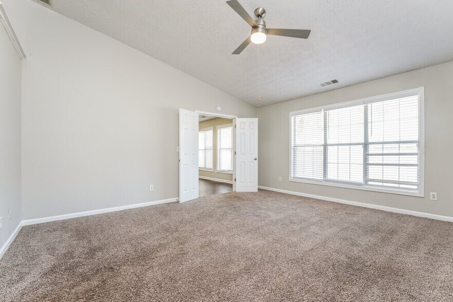 Building Photo - 920 Glen Oaks Ln