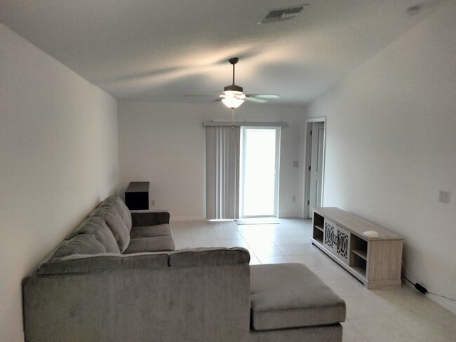 Living room - 3186 Oyster Cove St