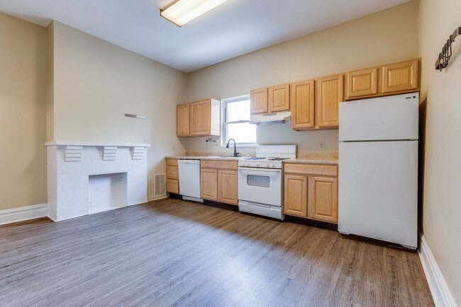 Building Photo - 236 Plymouth St