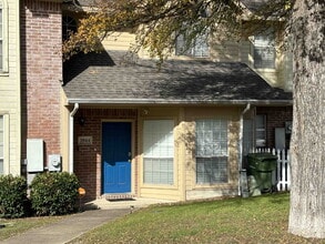 Building Photo - 3944 Brandon Park Dr