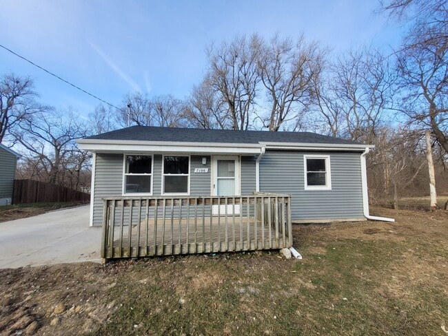 Building Photo - Renovated (in 2024!) two bedroom home, har...
