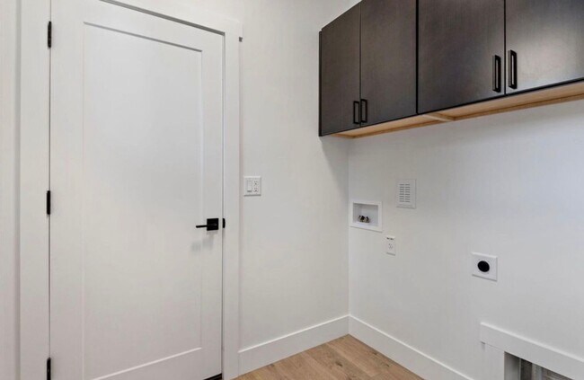 Building Photo - Gorgeous BRAND NEW 3-Bdr/2.5-bath with Loft in beautiful Sunset Meadows! -Sisters, Oregon
