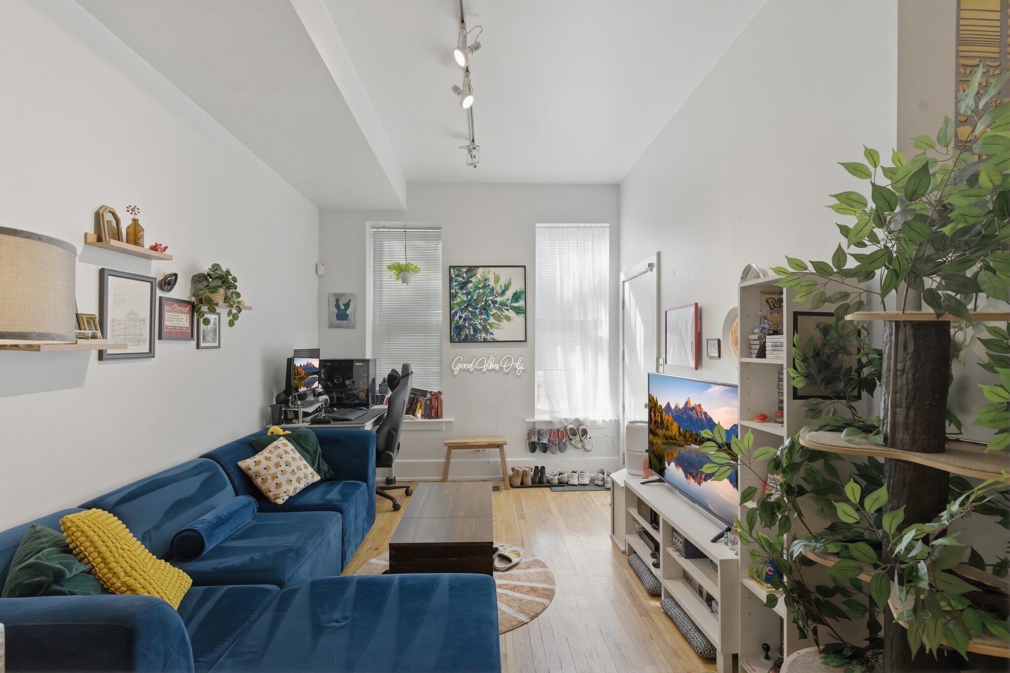 Building Photo - 1746 W Crystal St