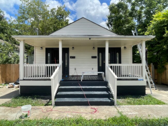 Primary Photo - 1017 Lizardi St