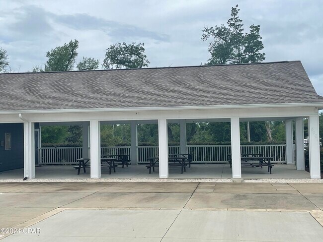 Building Photo - 4031 Oak Forest Dr