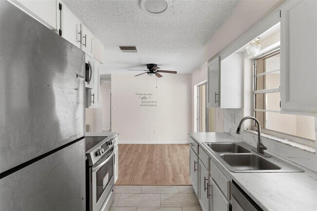 Building Photo - 20639 SW Rainbow Lakes Blvd
