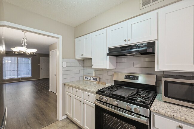 Building Photo - 3901-3903 Hawthorne Ave