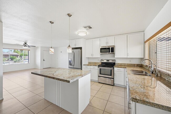 Building Photo - 5229 E Winchcomb Dr