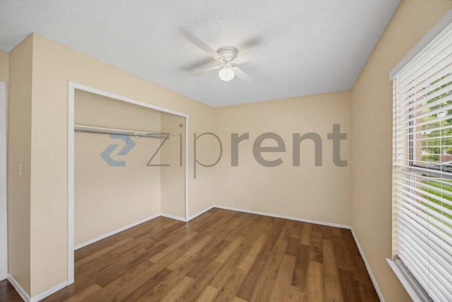 Building Photo - Unit
