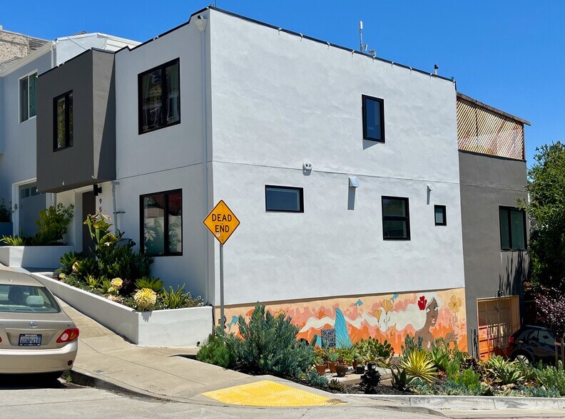 Building Photo - 95 Gates St
