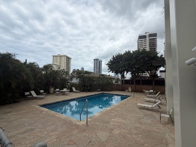 Building Photo - Fully Furnished Remodeled 1 bed w/ parking & views- Electric INCLUDED