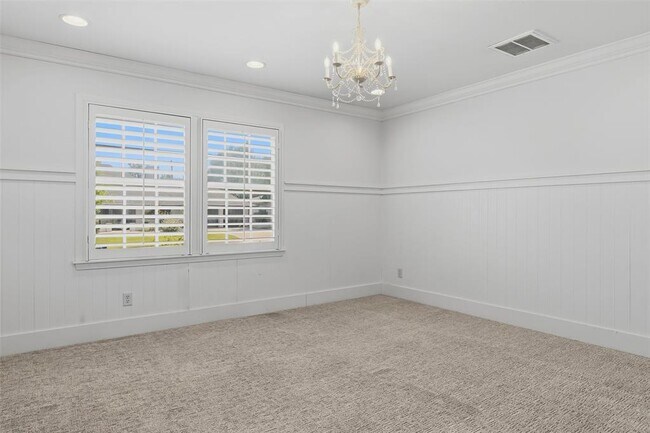 Building Photo - 1305 Kenilworth Rd