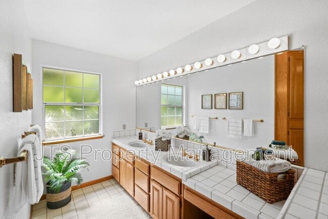 Building Photo - 7723 River Landing Dr