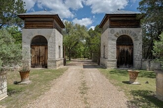Building Photo - 907 Crystal Creek Dr