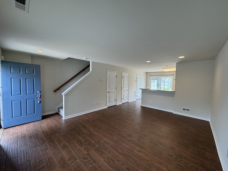 Living Area - 1540 Artisan Ct