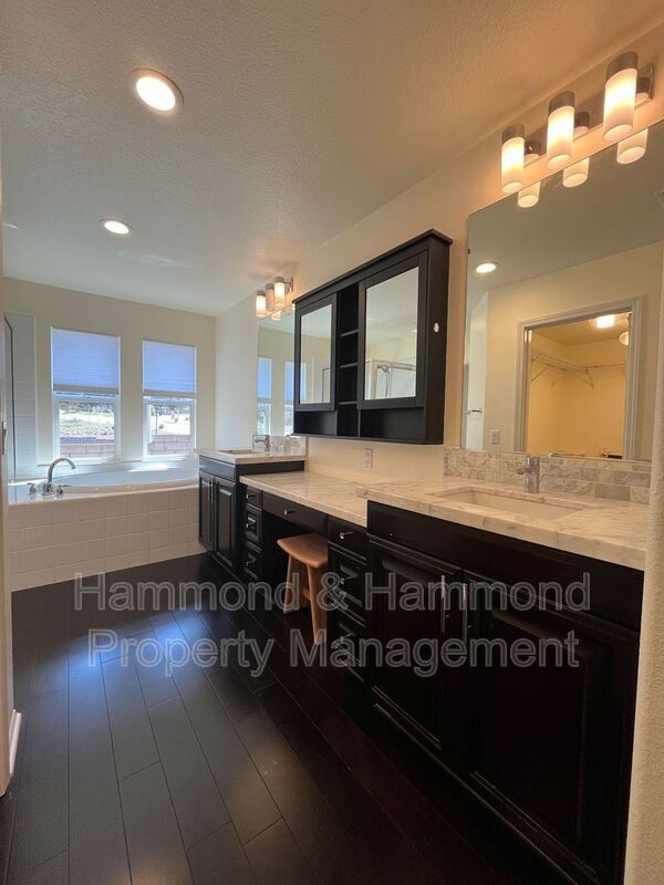 Building Photo - 3806 Cayman Ct