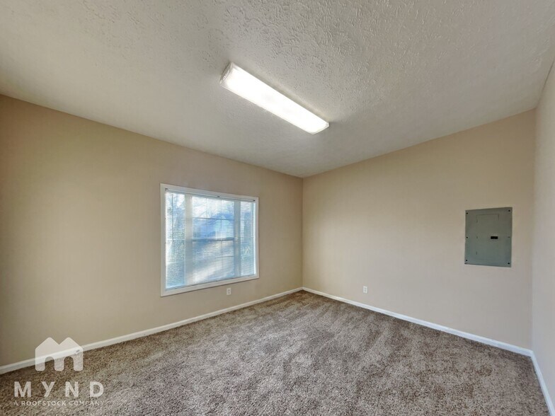 Building Photo - 123 Eagle Glen Dr