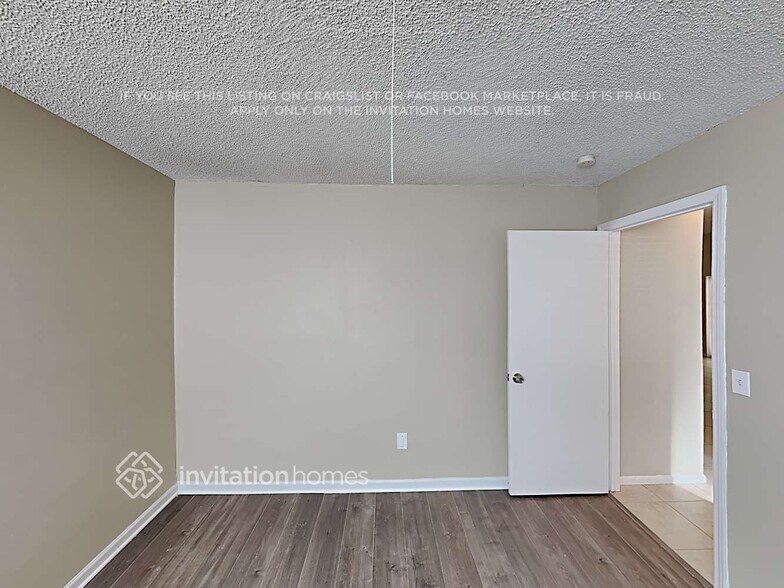 Building Photo - 9664 Carousel Cir S