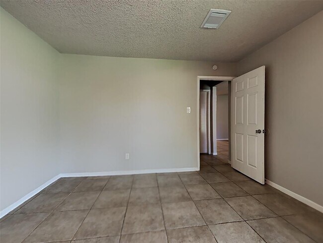 Building Photo - 23926 Spring Day Ln