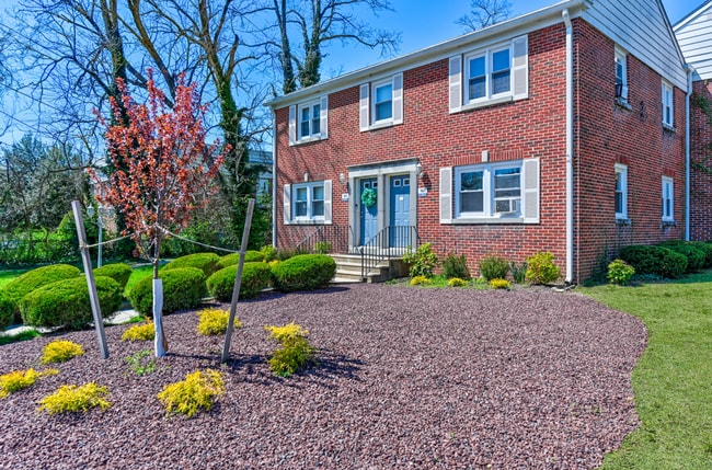 Building Photo - Wallworth Park Apartments