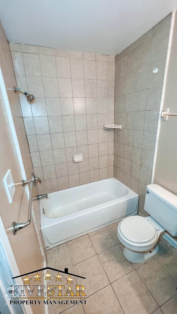 Building Photo - 117 Universe Ave