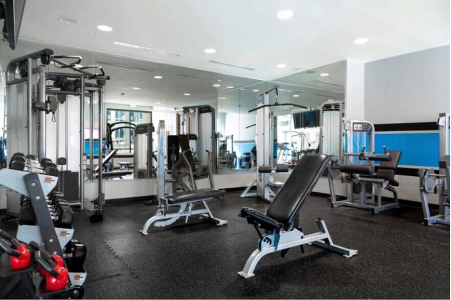 Building Photo - 320 S Church St