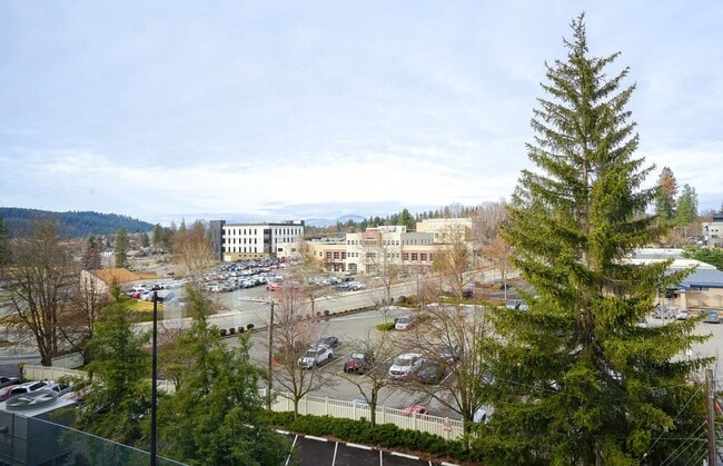 Building Photo - CDA NORTH CONDO - JUST LISTED ONE BEDROOM CONDO!