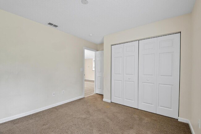 Building Photo - DUPLEX