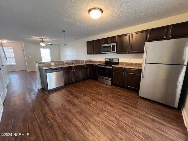 Building Photo - 411 Falls Cove