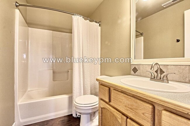 Building Photo - 4 Bed, 2.5 Bath Home in Cul-de-sac in Fisher's Landing East