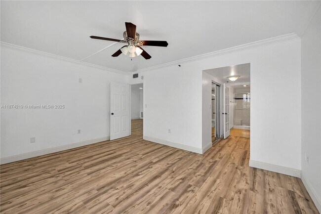 Building Photo - 919 Hillcrest Dr