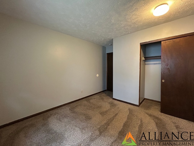 Building Photo - Spacious home in East Manhattan!