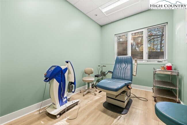 Building Photo - 610 State Farm Rd