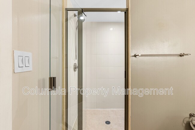 Building Photo - 1025 1st St SE