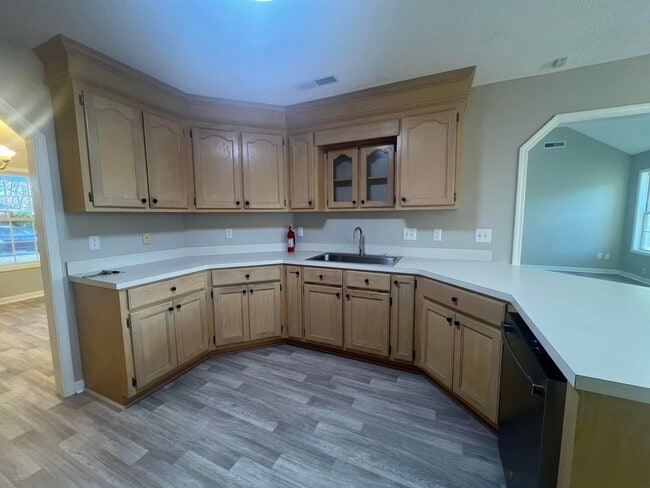 Building Photo - 1240 Inabinet Dr