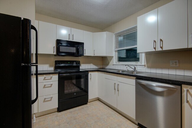 Building Photo - COMING SOON! Charming 3 Beds and 1 Bath Ra...