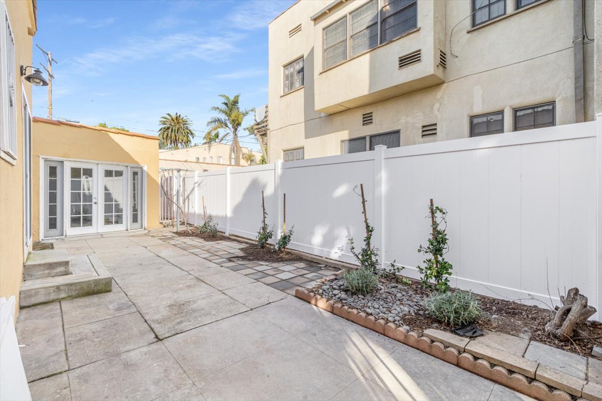 side yard facing garage studio - 1185 S Tremaine Ave