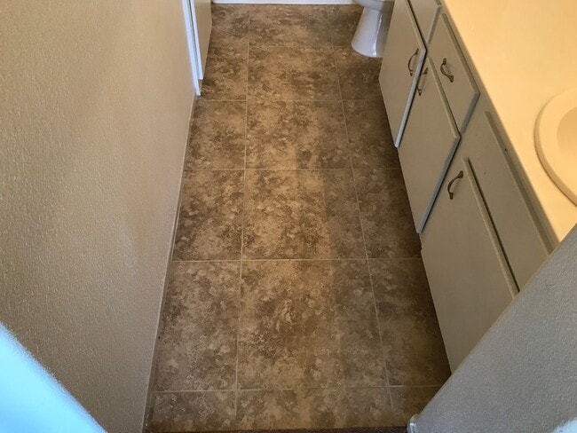 Building Photo - 2 bedroom 2 bathroom Condo