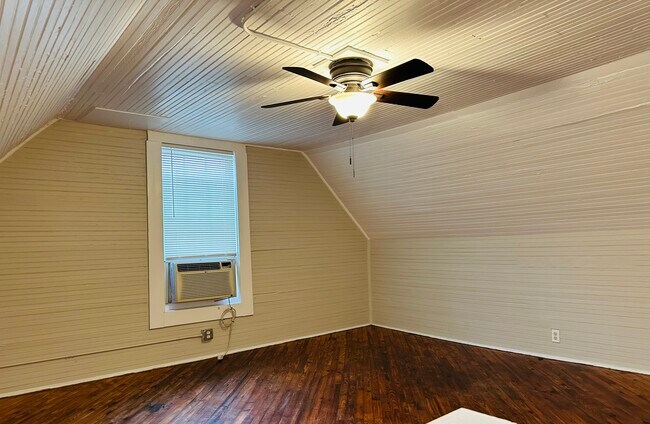 Building Photo - 316 Knight St