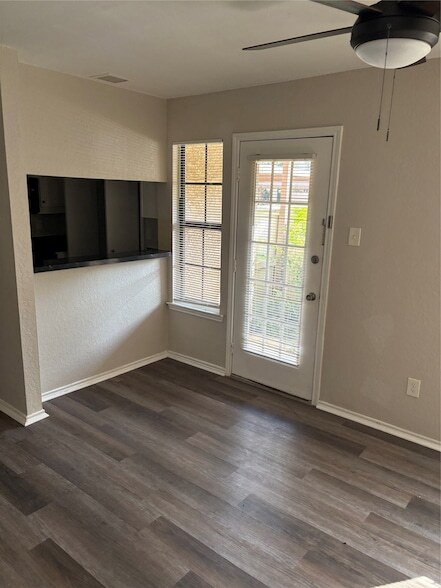 Building Photo - 1733 Crest Grove Dr