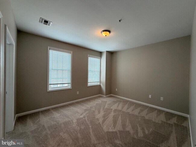 Building Photo - 134 Bridge St